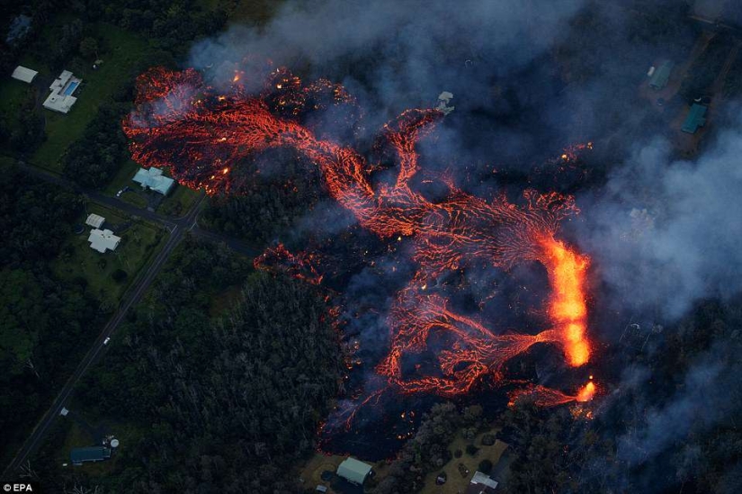 Kilauea volcano in Hawaii continues to destroy the island Kilauea volcano in Hawaii continues to destroy the island