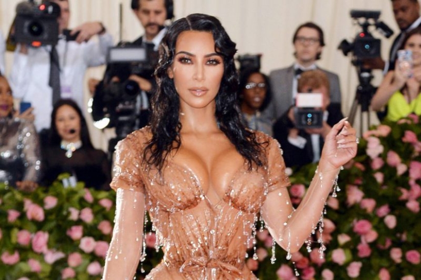 Kim Kardashian reveló el secreto del famoso vestido "mojado", y lo que escuchó causó conmoción entre los fanáticos