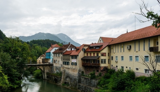 Škofja Loka (Škofja Loka) is the most beautiful preserved medieval town in Slovenia