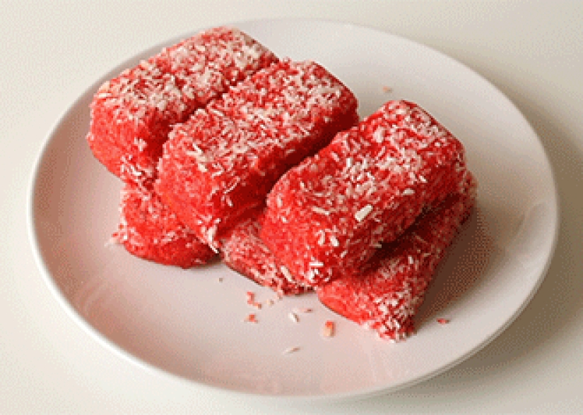 La artista Mar Cuervo y su extraño placer por destruir postres