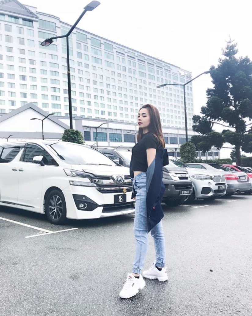 "¿La azafata más bella del mundo?": foto de una azafata de AirAsia se ha vuelto viral