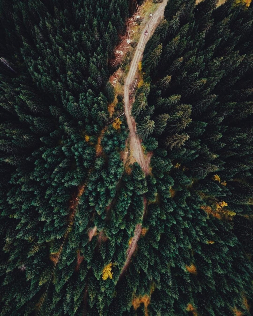 La belleza de los Cárpatos de la altura de vuelo de los pájaros La belleza de los Cárpatos de la altura de vuelo de los pájaros