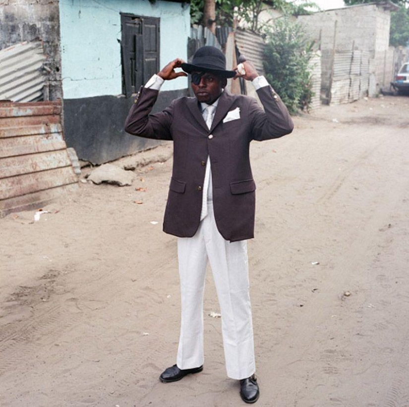 La comunidad de personas elegantes: un ensayo fotográfico sobre estilistas del Congo