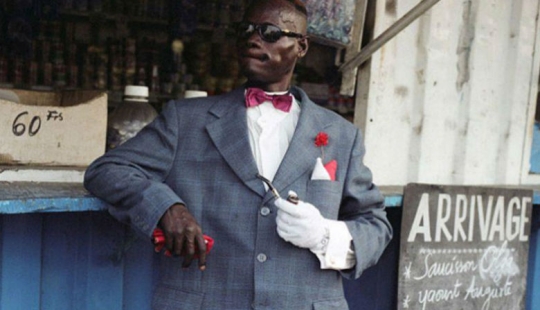 La comunidad de personas elegantes: un ensayo fotográfico sobre estilistas del Congo La comunidad de personas elegantes: un ensayo fotográfico sobre estilistas del Congo