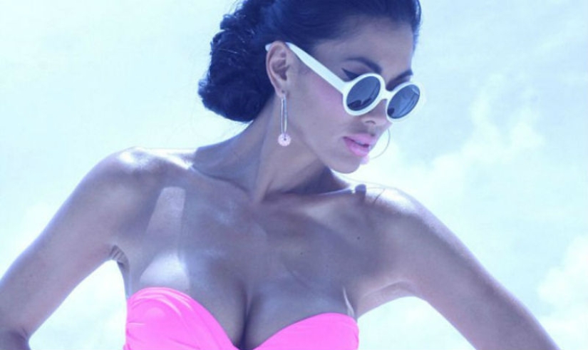 La esposa de un cirujano plástico con un cuerpo ideal se convirtió en un anuncio de la clínica de su esposo La esposa de un cirujano plástico con un cuerpo ideal se convirtió en un anuncio de la clínica de su esposo