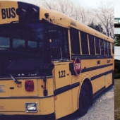 "La familia solo se ha fortalecido": los padres con muchos hijos han convertido un viejo autobús escolar en una elegante casa móvil