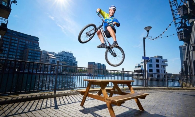 La gimnasta más antigua del mundo y un enorme caminante: ¿qué han preparado los autores del Libro Guinness de los Récords 2019 para el público? La gimnasta más antigua del mundo y un enorme caminante: ¿qué han preparado los autores del Libro Guinness de los Récords 2019 para el público?