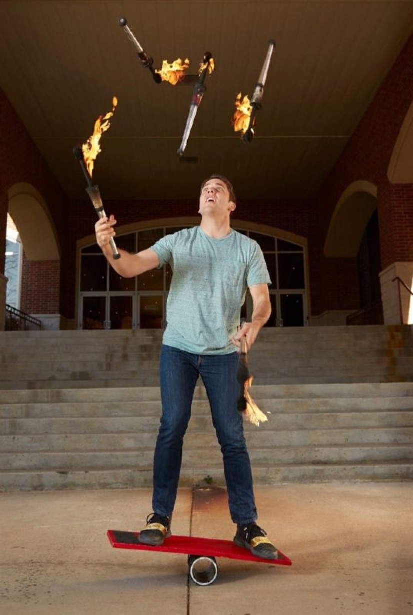 La gimnasta más antigua del mundo y un enorme caminante: ¿qué han preparado los autores del Libro Guinness de los Récords 2019 para el público? La gimnasta más antigua del mundo y un enorme caminante: ¿qué han preparado los autores del Libro Guinness de los Récords 2019 para el público?