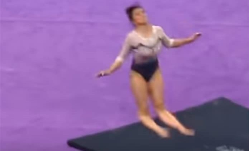 La gimnasta se rompió las dos piernas y admitió que ahora está "muy feliz" La gimnasta se rompió las dos piernas y admitió que ahora está "muy feliz"