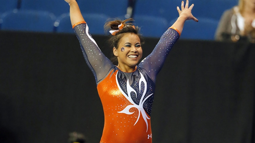 La gimnasta se rompió las dos piernas y admitió que ahora está "muy feliz" La gimnasta se rompió las dos piernas y admitió que ahora está "muy feliz"
