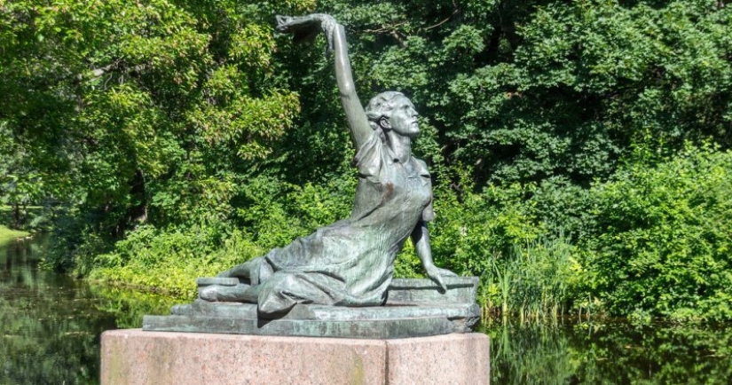 La historia de la francesa Raymonda Dien, que se tumbó en los rieles para detener la guerra La historia de la francesa Raymonda Dien, que se tumbó en los rieles para detener la guerra