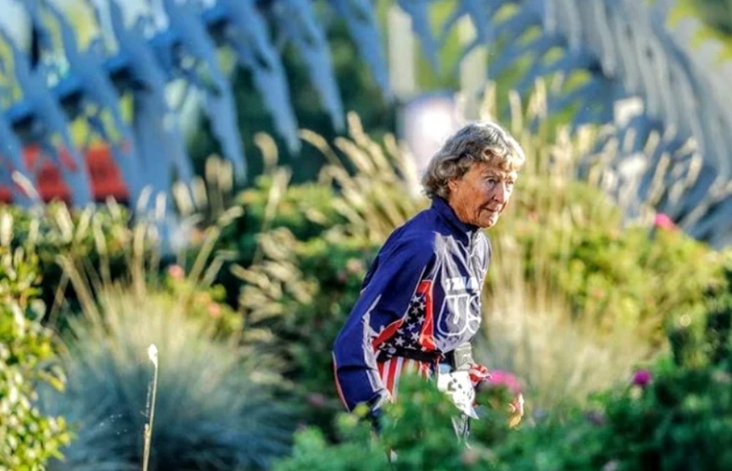 La historia de Madonna Buder, una monja de hierro de 91 años, miembro de IronMan