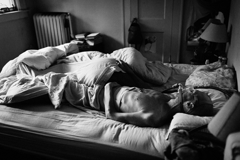 La historia de un hombre moribundo y una mujer fotógrafa en la que confiaba La historia de un hombre moribundo y una mujer fotógrafa en la que confiaba