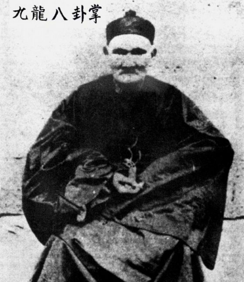 La historia de un entrenador de una cueva tailandesa que enseñó a los niños a meditar y así los salvó