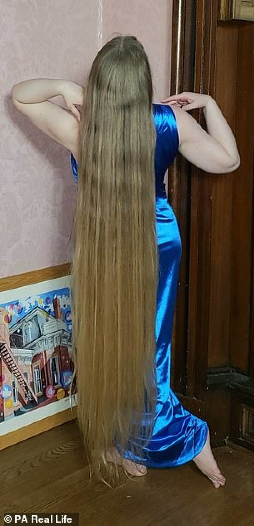 La longitud importa: los fetichistas ofrecen dinero a una mujer estadounidense para que les muestre su cabello