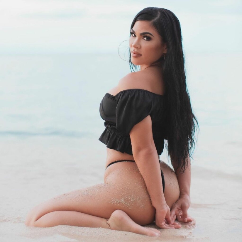 La luchadora de MMA Rachel Ostovich es una campeona de la fusión de poder y sexualidad