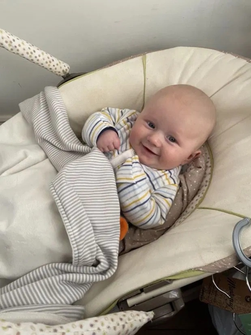 La madre amamantó a su hijo después de ponerse el autobronceador e hizo reír a los usuarios de las redes sociales