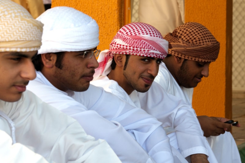 La mujer miró el teléfono de su esposo y recibió tres meses de prisión