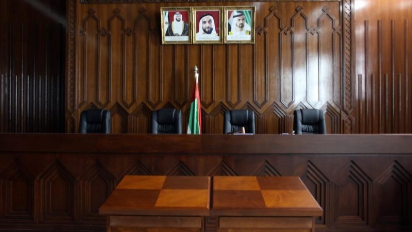 La mujer miró el teléfono de su esposo y recibió tres meses de prisión