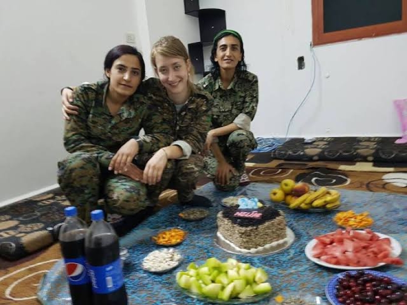 La mujer que fue a luchar: el padre se enteró de cómo murió su hija, que luchó en Siria contra ISIS