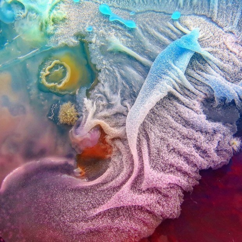 La niña mostró claramente el peligro bacteriano de los iconos de la iglesia