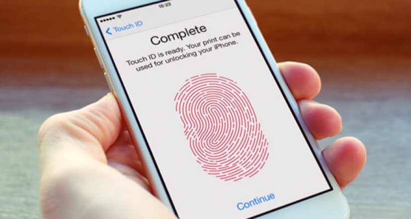 La niña se compró regalos en Amazon, usando la huella digital de una madre dormida