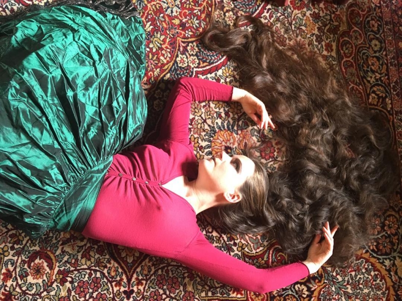 La Rapunzel británica no se ha lavado el cabello en 20 años y sus trenzas se ven geniales