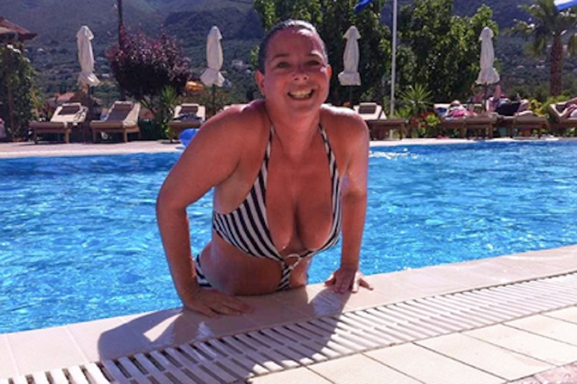 La receta para la eterna juventud: una modelo británica de 50 años reveló los secretos de su belleza