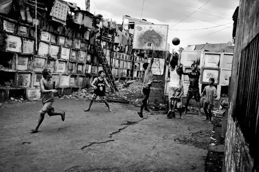 La vida en el cementerio: 13 fotos