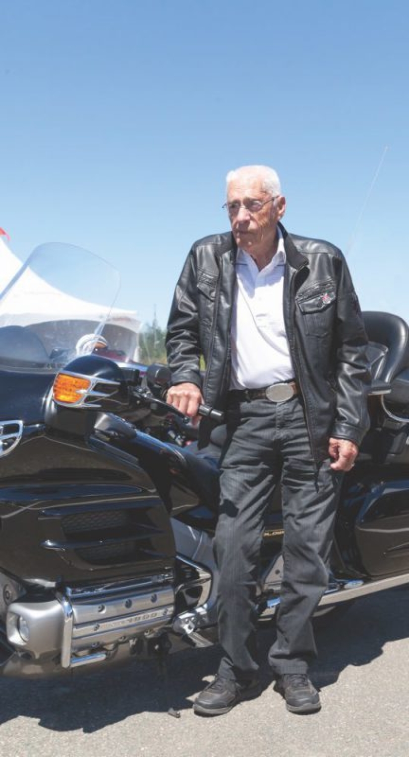 La vida en la carretera: un moño de motociclista centenario viaja por las carreteras de Canadá