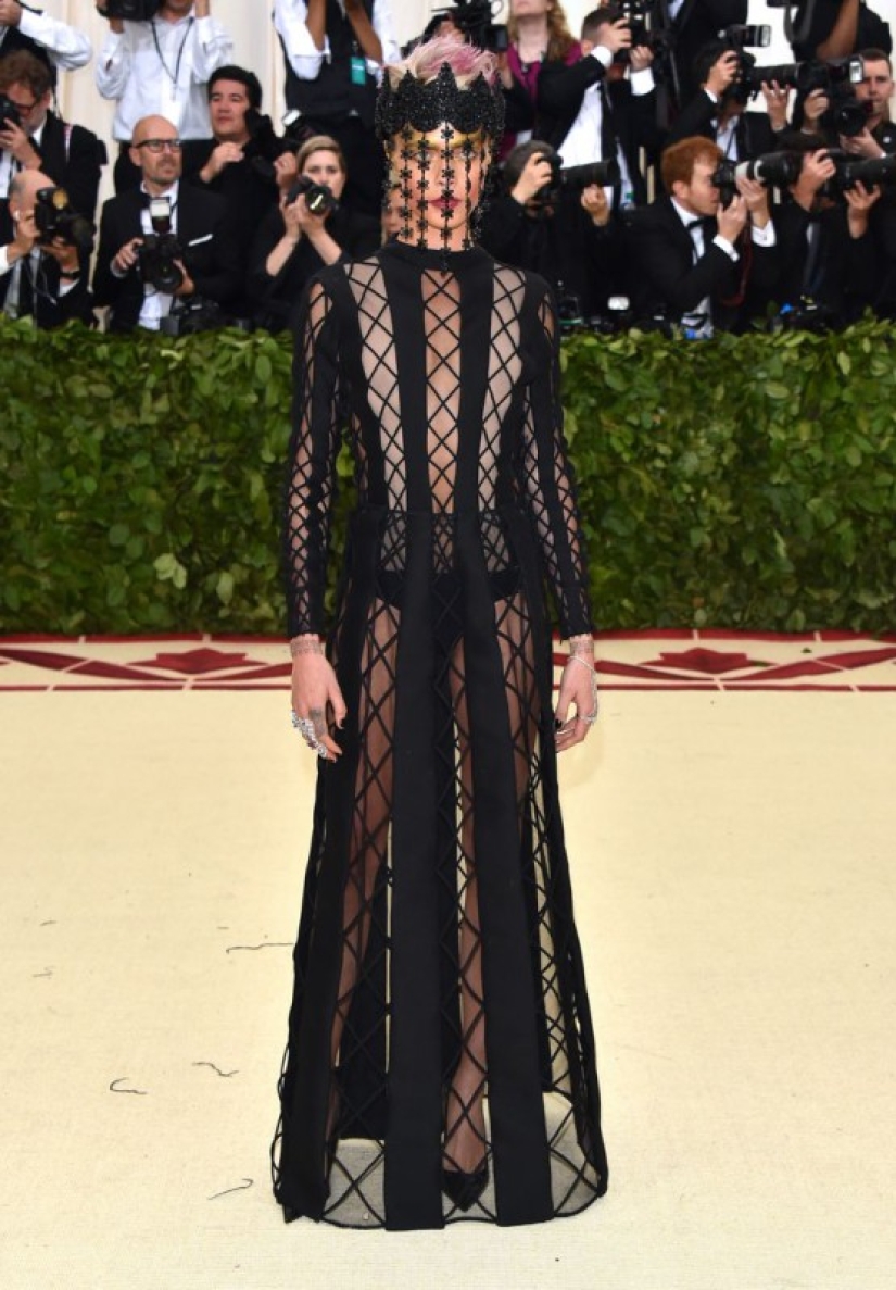 La Virgen María, Jesucristo, el Papa y otras imágenes de estrellas en la Met Gala 2018 La Virgen María, Jesucristo, el Papa y otras imágenes de estrellas en la Met Gala 2018