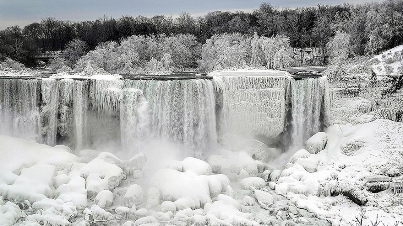 Las cataratas del Niágara se convirtieron en un glaciar. Solo tienes que ver estas fotos!