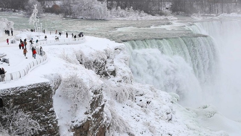 Las cataratas del Niágara se convirtieron en un glaciar. Solo tienes que ver estas fotos!