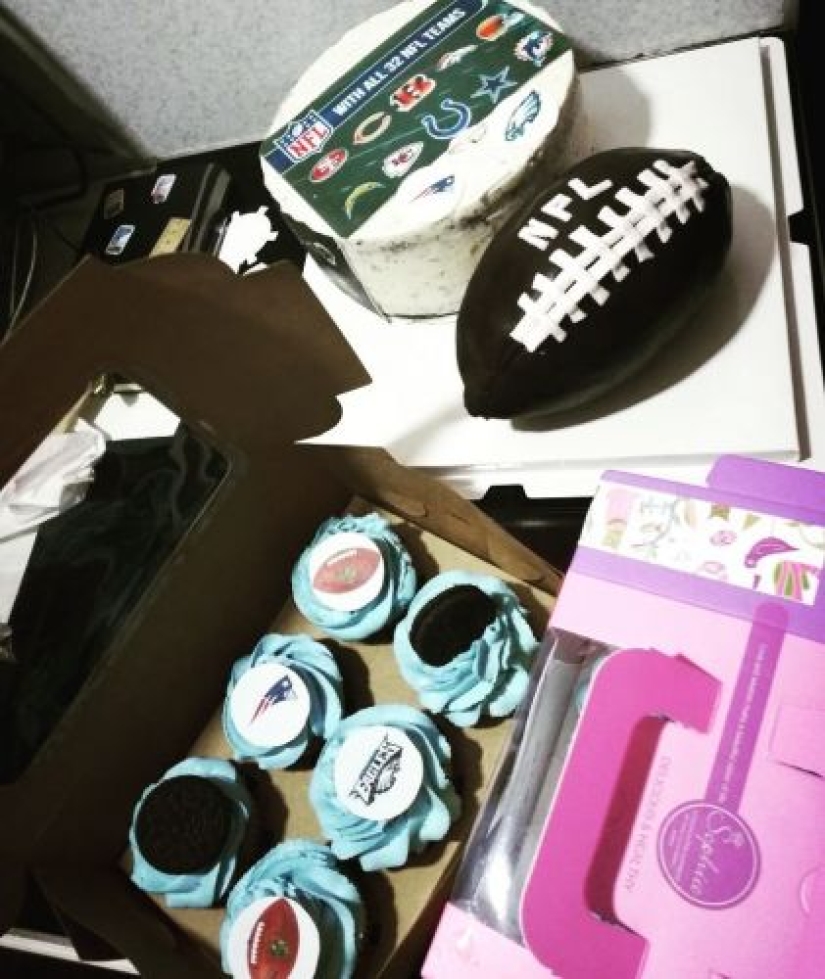 Las chicas del equipo de fútbol americano del Lejano Oriente protagonizaron semidesnudas, pero no estaban satisfechas Las chicas del equipo de fútbol americano del Lejano Oriente protagonizaron semidesnudas, pero no estaban satisfechas