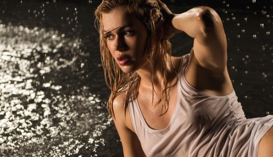 Las chicas modestas no juegan al hockey: calendario erótico de jugadores de hockey rusos Las chicas modestas no juegan al hockey: calendario erótico de jugadores de hockey rusos