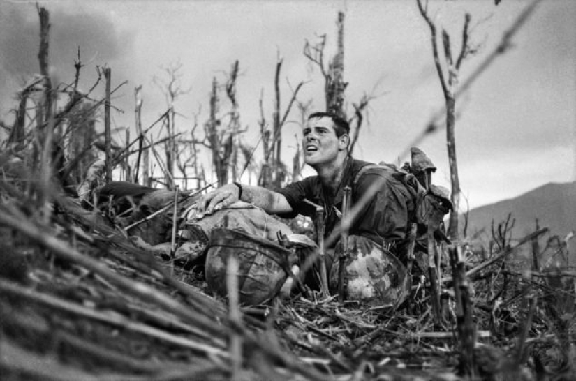 Las mujeres son fotógrafas de guerra.