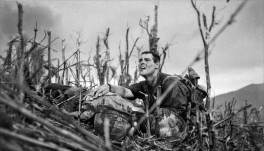 Las mujeres son fotógrafas de guerra.
