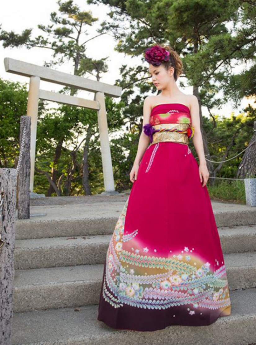 Las novias japonesas transforman sus kimonos tradicionales en impresionantes vestidos de novia Las novias japonesas transforman sus kimonos tradicionales en impresionantes vestidos de novia