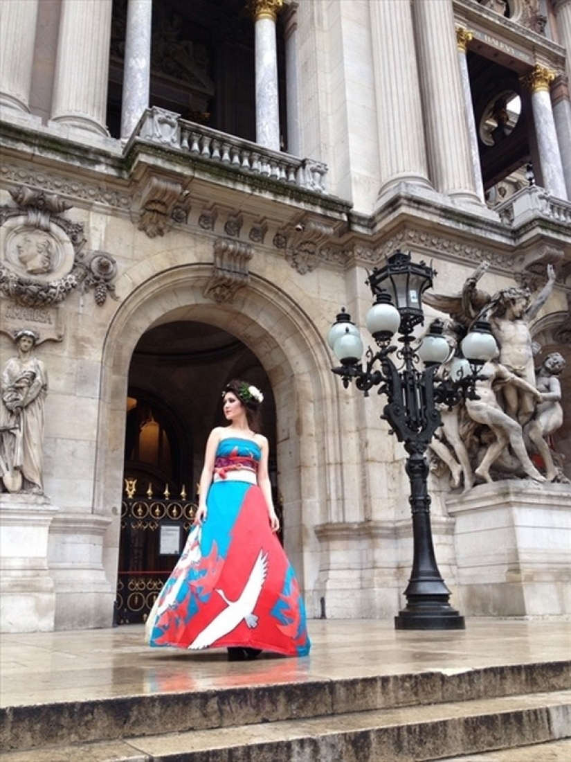 Las novias japonesas transforman sus kimonos tradicionales en impresionantes vestidos de novia Las novias japonesas transforman sus kimonos tradicionales en impresionantes vestidos de novia