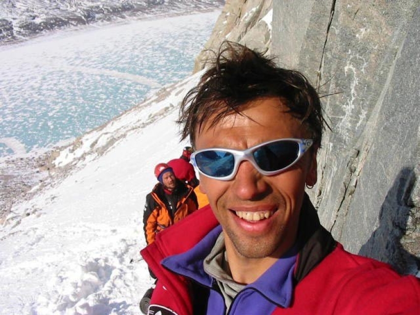 Last jump: legendary parachutist Valery Rozov crashed in Nepal