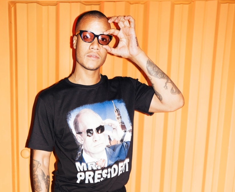 "Let's drink vodka with Putin and have a laugh": American Heron Preston presented a T-shirt with the Russian president for 38 thousand rubles "Let's drink vodka with Putin and have a laugh": American Heron Preston presented a T-shirt with the Russian president for 38 thousand rubles