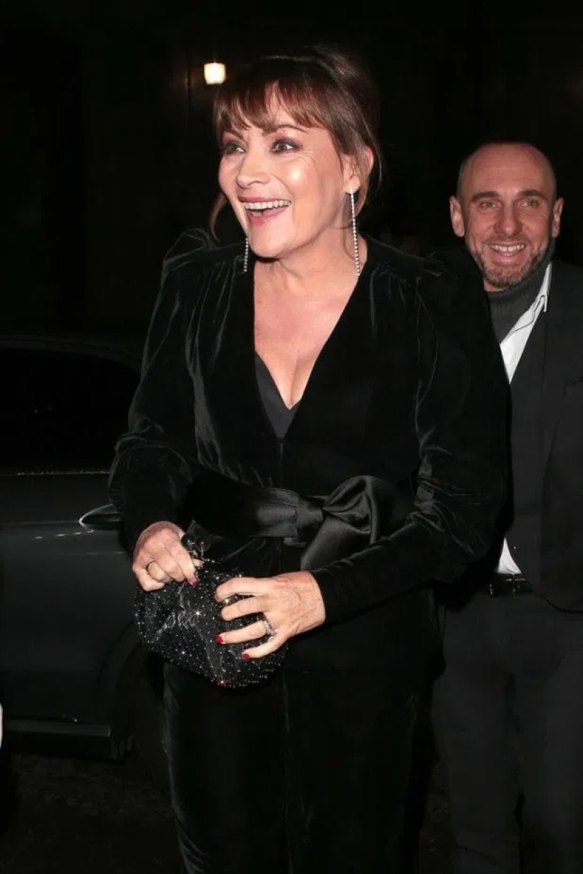 Life hacks of youth and seduction: secrets of a beautiful bust from world stars