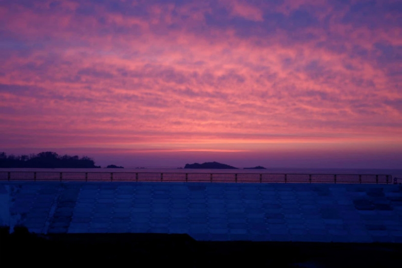 Life is like in prison: the coast of Japan, affected by the 2011 tsunami, was surrounded by a 12-meter wall