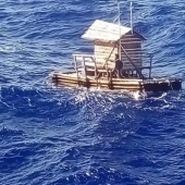 Life of Pi: the guy ate fish and drank seawater for 49 days to survive in the middle of the ocean