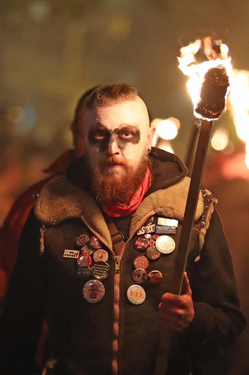 Light up! Guy Fawkes Night in the UK was bright and hot Light up! Guy Fawkes Night in the UK was bright and hot