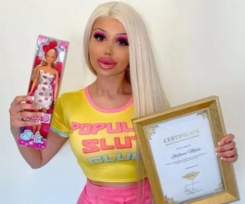 Live Bratz doll during quarantine enlarges lips at home on its own