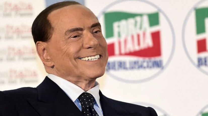 Lo ponen más bellamente en el ataúd: Silvio Berlusconi se ha convertido en una figura de cera