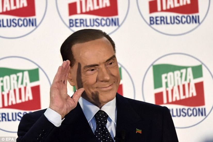 Lo ponen más bellamente en el ataúd: Silvio Berlusconi se ha convertido en una figura de cera