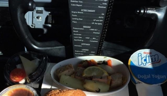 Lo que almuerzan las personas de diferentes profesiones en todo el mundo