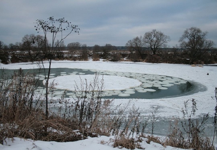 Locals say an ancient deity lives there: a perfectly round lake with a floating island excites the minds of scientists